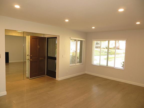 3rd image of 1154 Stonewall Cir