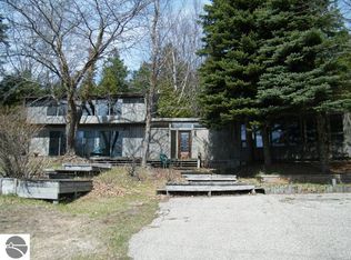 1800 River Rd, Frankfort, MI 49635