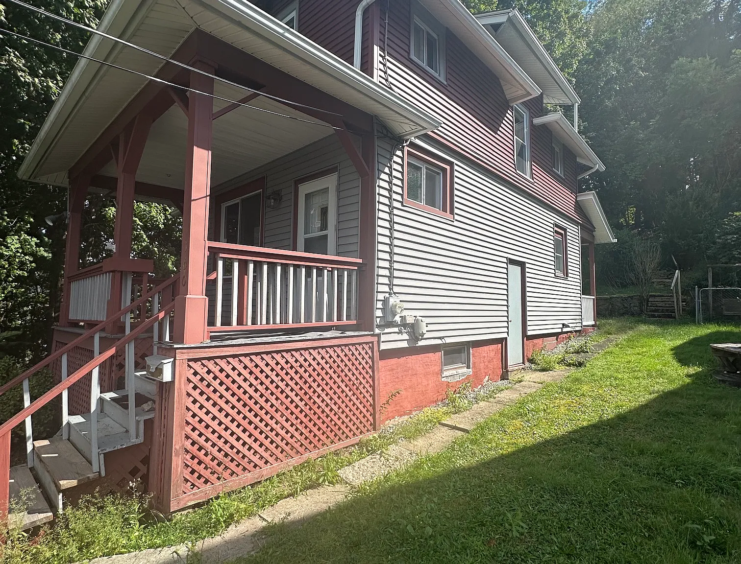 2 bed, 1.5 bath, 1033 sqft, $700 — Photo 1