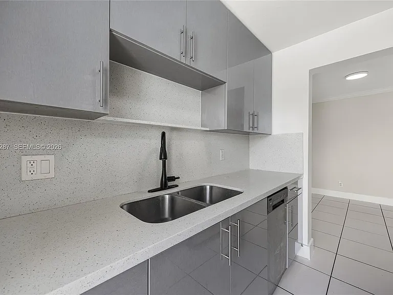 5450 Hollywood Blvd #107 — Photo 3