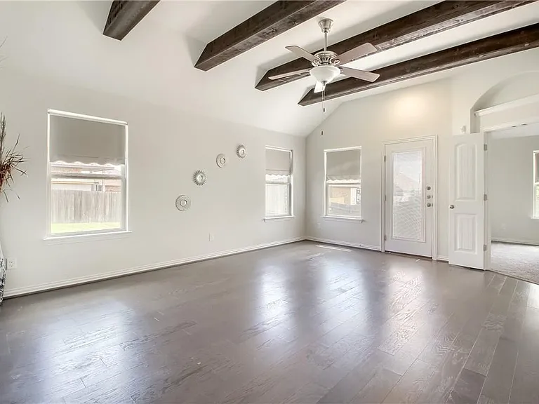 2813 Waterson St — Photo 7