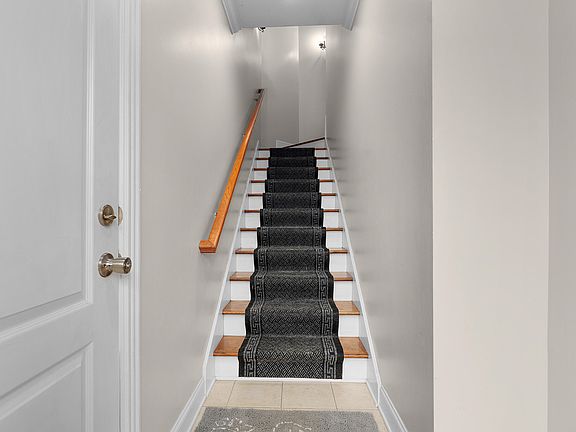 5th image of 412 Renaissance Ct