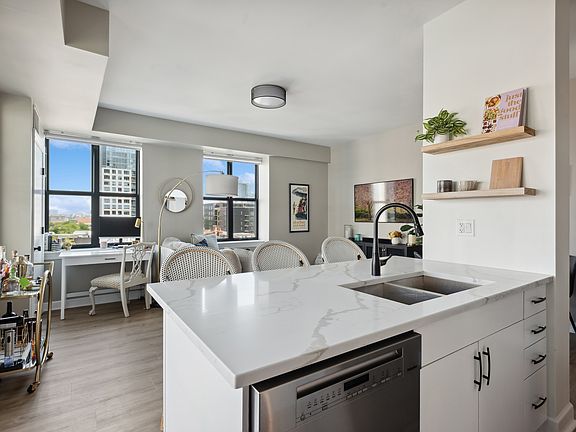 5th image of 451 W Huron St Unit 801