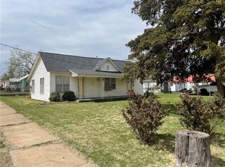 215 SW 2nd St, Minco, OK 73059
