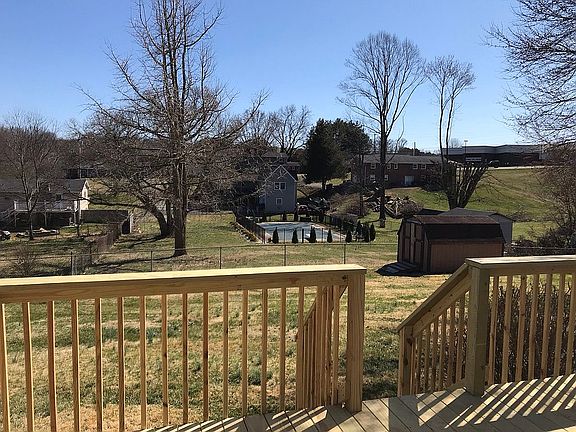 5th image of 121 Crockett Ct
