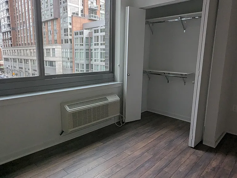 245 Grand St #2502 — Photo 4
