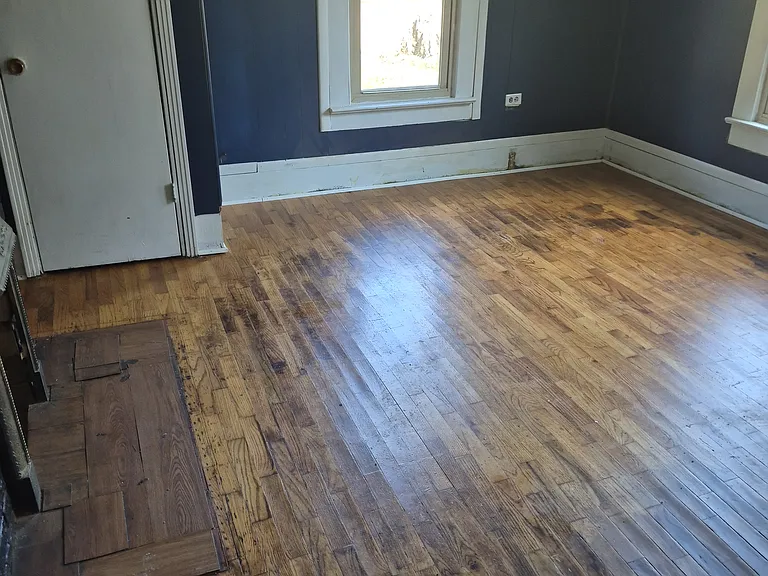 922 N Division St — Photo 3