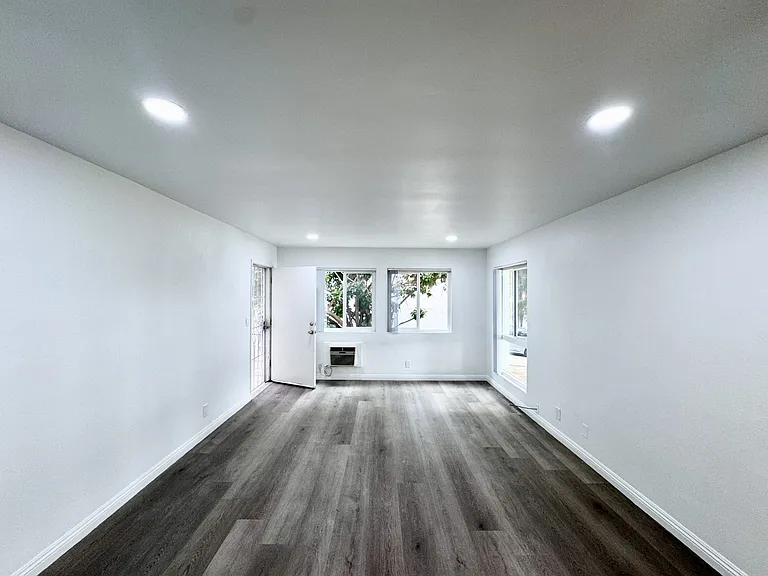 7622 Pickering Ave #A — Photo 3