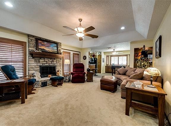 3rd image of 1209 Sierra Vista Dr