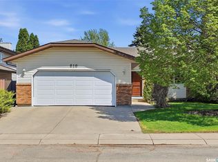 610 Bronson Cres, Saskatoon, SK S7J5E5