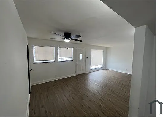 3 bed, 927 sqft, $1,520 — Photo 3
