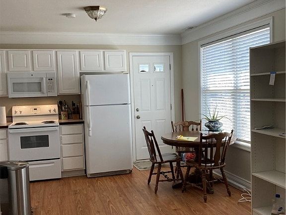 5th image of 841 Virginia St