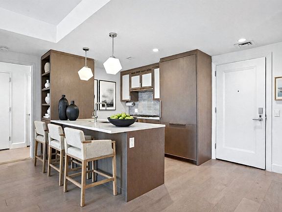 2nd image of 100 Lovejoy Wharf Unit 4J