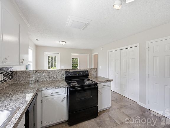5th image of 534 Mary Charlotte Dr