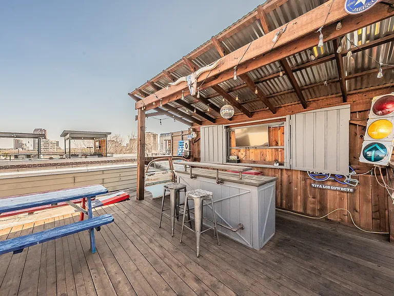 3911 Gilbert Ave #G — Photo 34