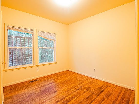 5th image of 737 40th Pl APT A
