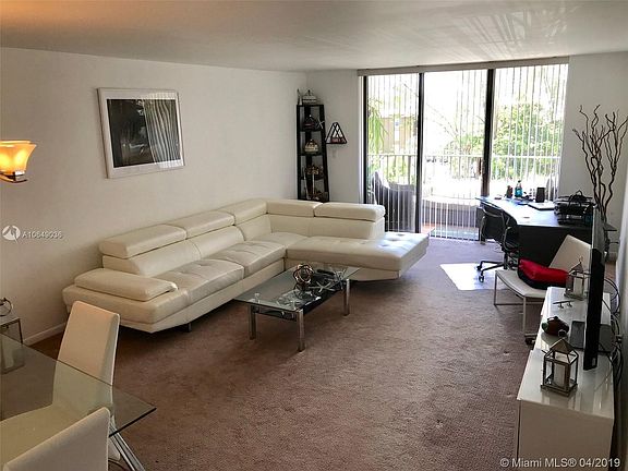 4th image of 18151 NE 31st Ct APT 405