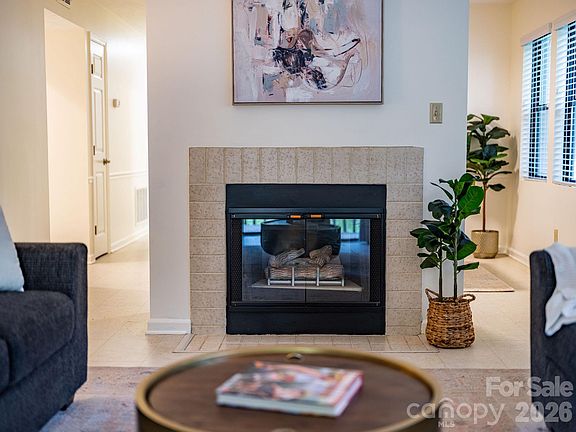 4th image of 1801 Abbey Cir