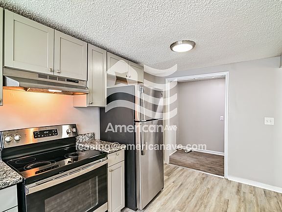 1602379_004_kitchen_5.jpg