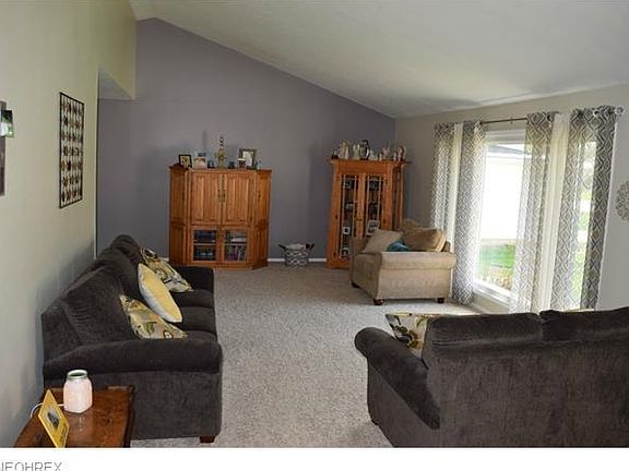 5th image of 33193 Cromwell Dr