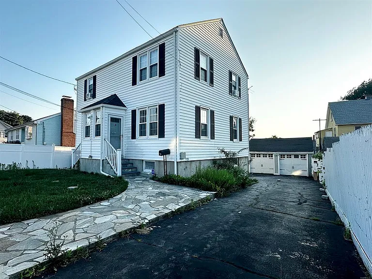339 Thompson St #1 — Photo 5