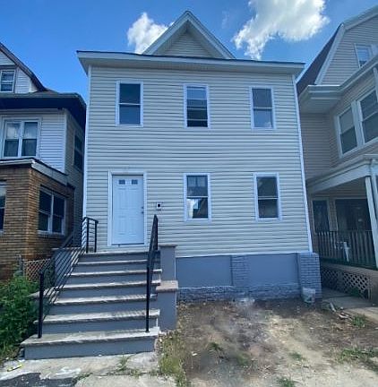 2nd image of 528 Norwood St Unit 1