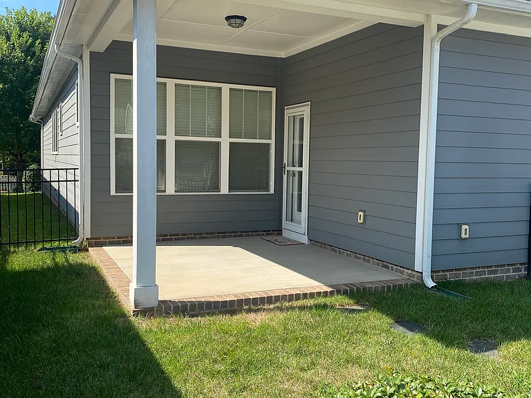 4221 Courtly Ln — Photo 34