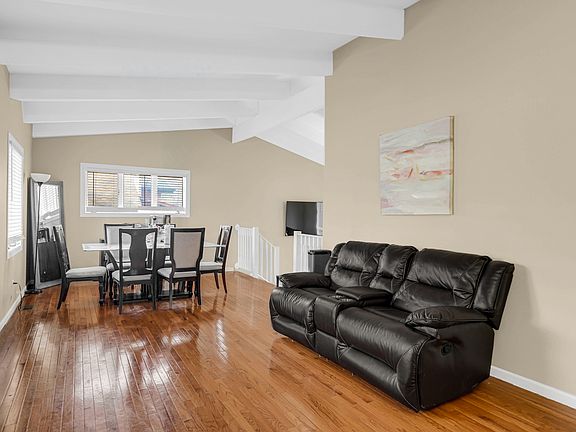 4th image of 1741 Oak Lane Rd