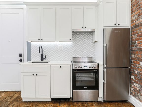 2nd image of 47 Columbia Pl #1B