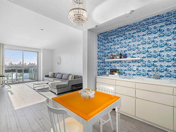 4th image of 1100 West Ave #1614