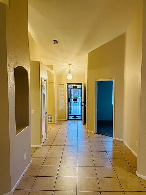 3 bed, 2.0 bath, 1582 sqft, $2,495 — Photo 3