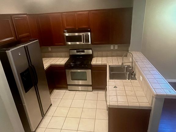 4th image of 504 Esplanade Cir