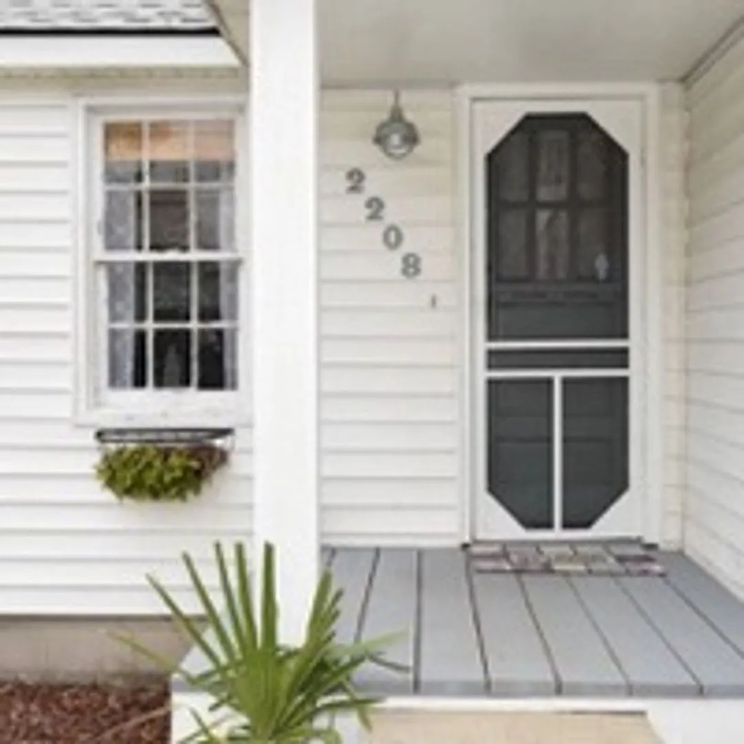 2-Bedroom Cottage in Central Savannah Close to Hospitals, Schools & Shopping! — Photo 1