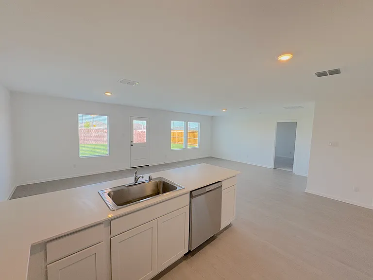 15020 Reyes Rd — Photo 10