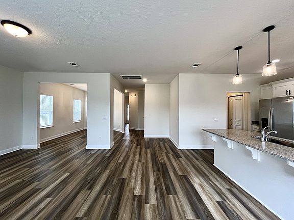 4th image of 21 Centennial Ct