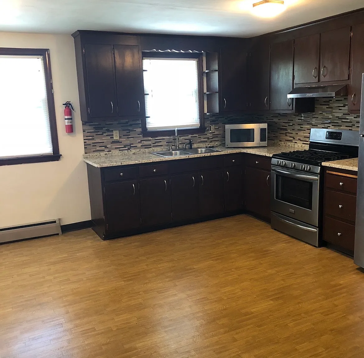 3 bed, 1.5 bath, 1475 sqft, $2,000 — Photo 1
