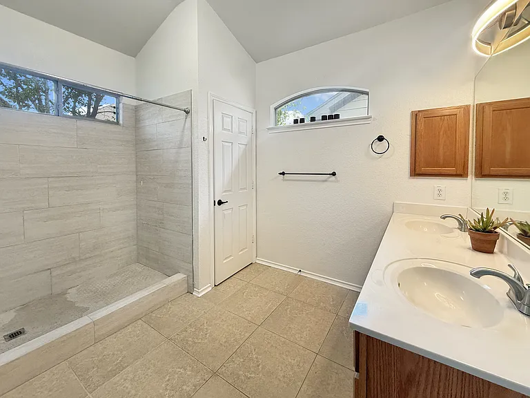 1227 Cresswell Cv — Photo 7