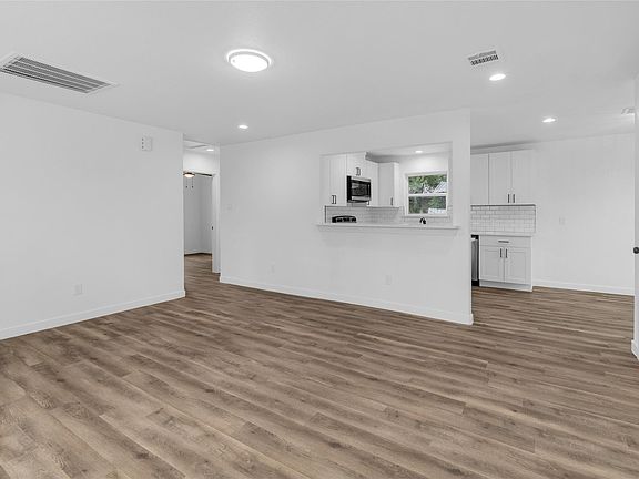 4th image of 179 Mill St