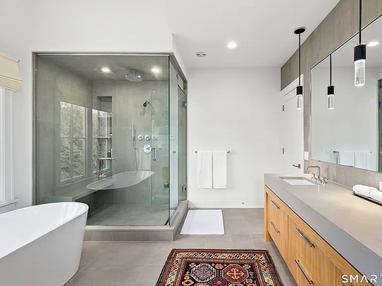 15 Roosevelt Rd — Photo 24