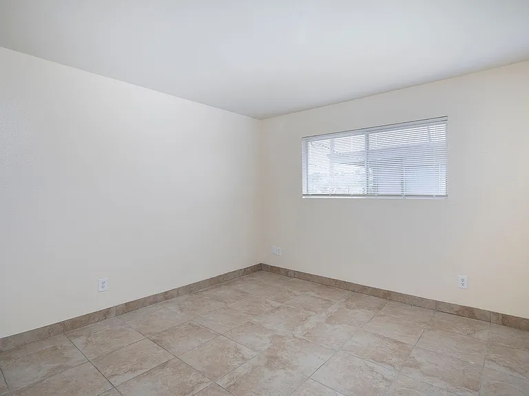 Lanai Village Apartments — Photo 10