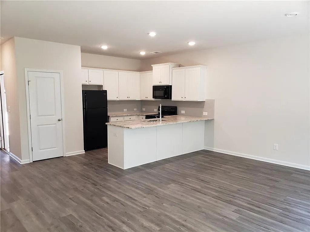 3 bed, 2.5 bath, 1710 sqft, $2,150 — Photo 4