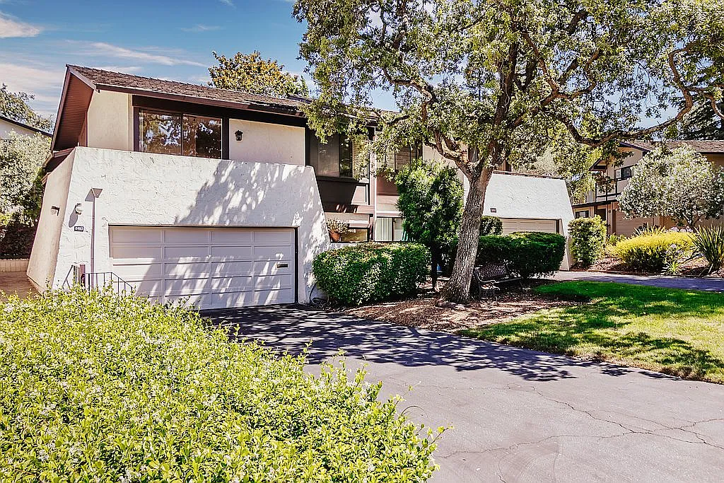 2403 Sharon Oaks Dr photo 1