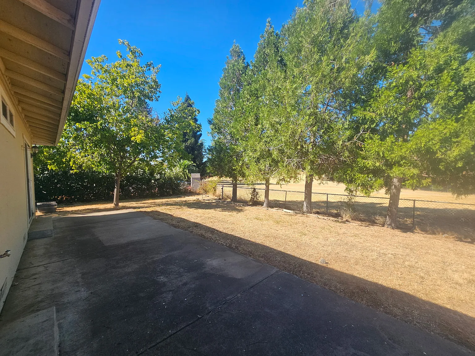 3 bed, 1382 sqft, $2,100 — Photo 1