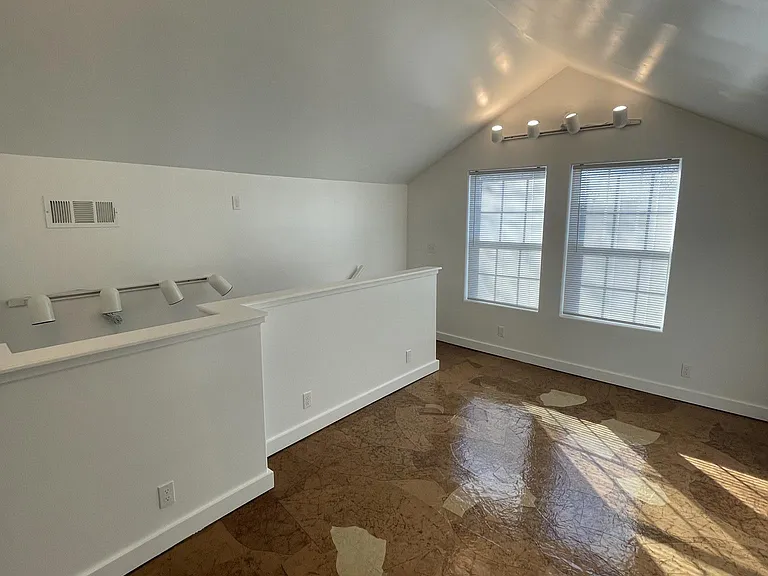 117 S Welch St — Photo 6