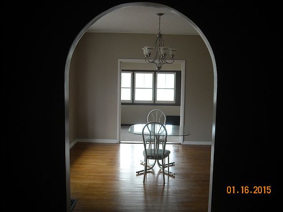 4th image of 224 E 8th St