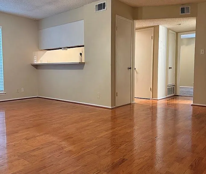 202 E 45th St #306 — Photo 2