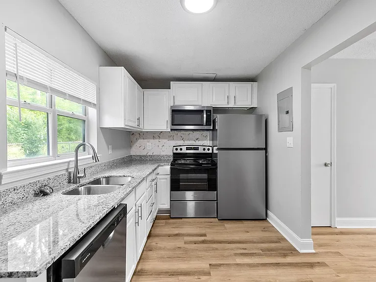Bellview Apartments — Photo 9