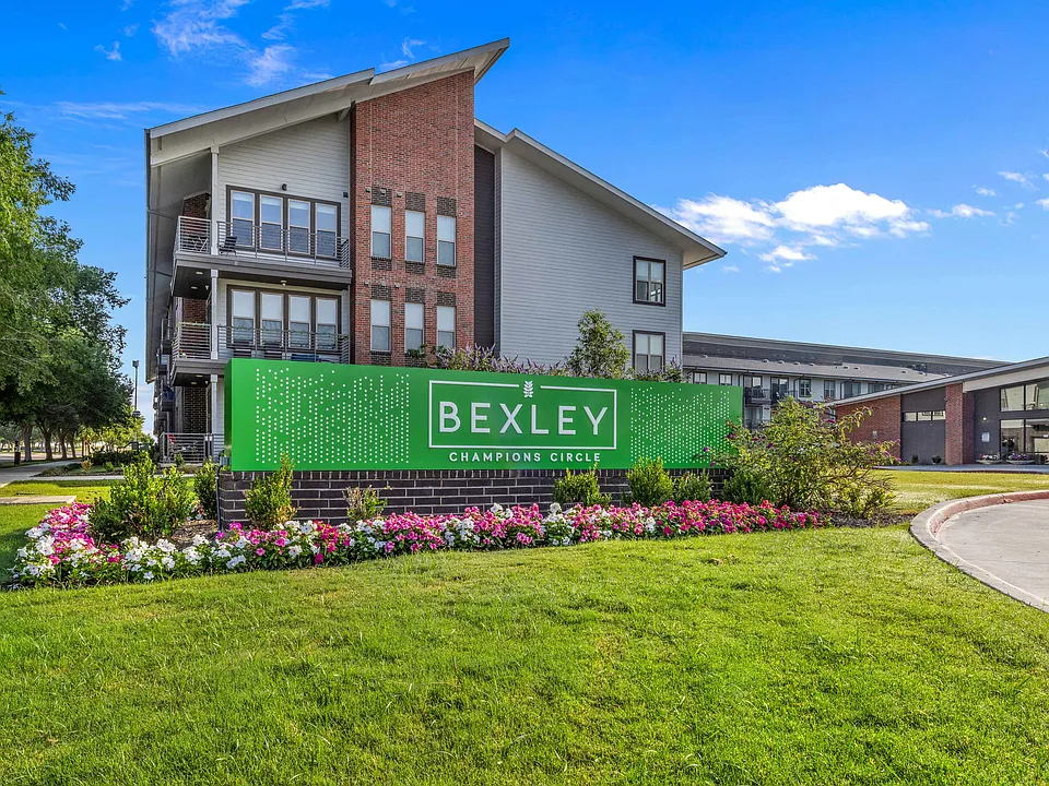 Welcome Home to Bexley Champions Circle!