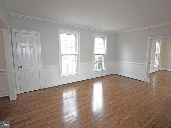 5th image of 6400 Woodland Run Ct