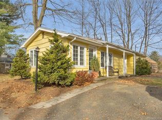 4 Lakeview Pl, Middlefield, CT 06455